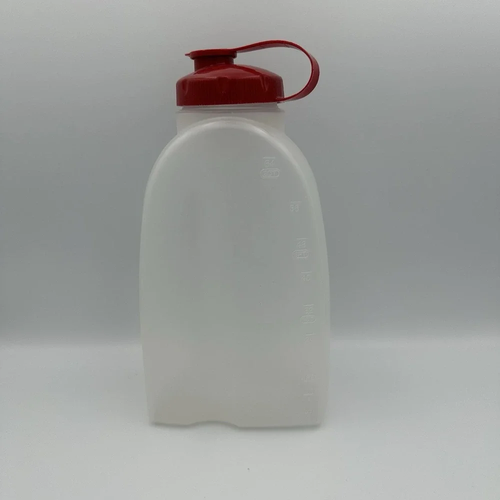 Rubbermaid Servin Saver Pitcher 2 QT Beverage Container‎ Bottle Red Flip Lid